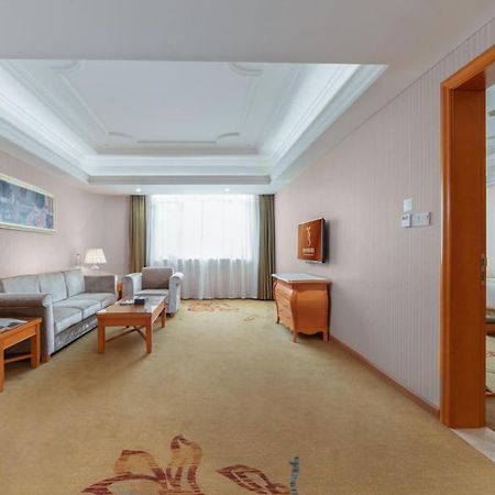 Vienna International Hotel Guigang Hecheng Road Exterior foto