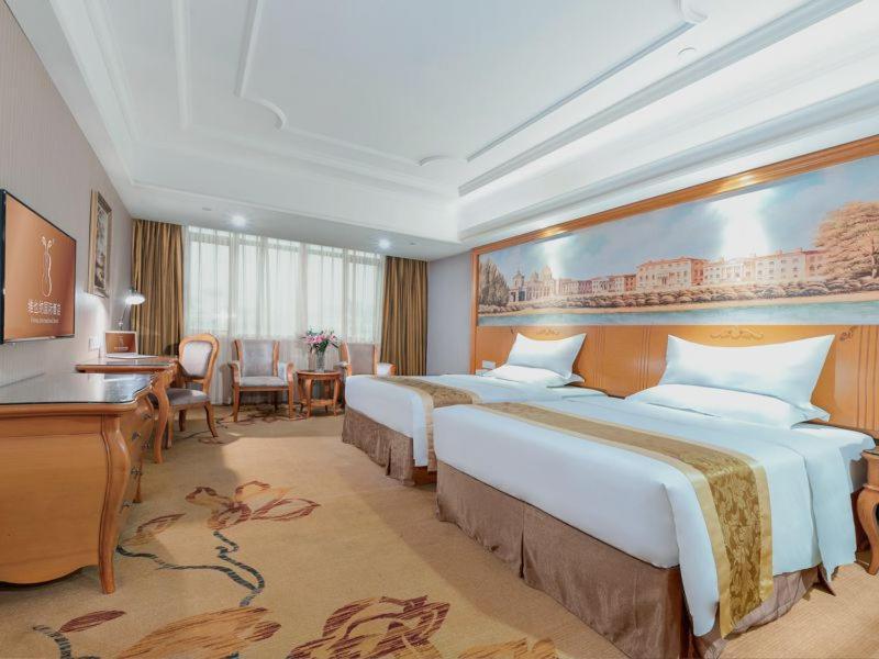 Vienna International Hotel Guigang Hecheng Road Exterior foto
